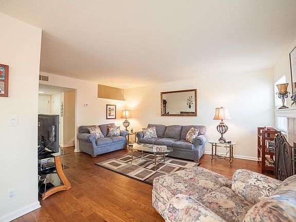 3rd image of 973 Branham Ln