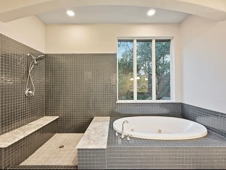 25618 Coronado Blf — Photo 9