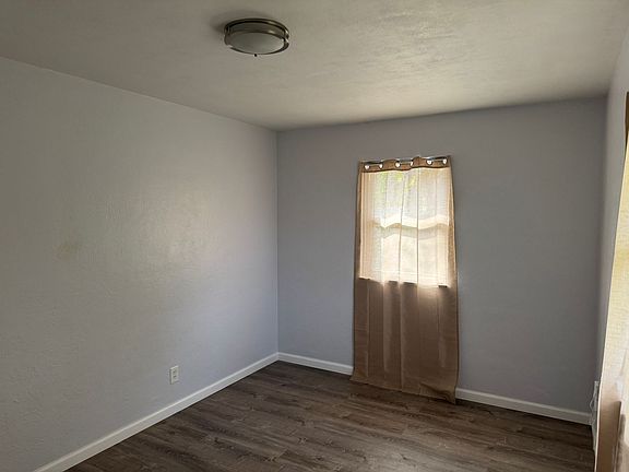 4th image of 3220-3222 N 54th St