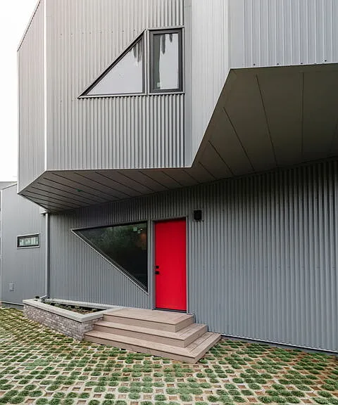 340 Indiana Ave — Photo 1