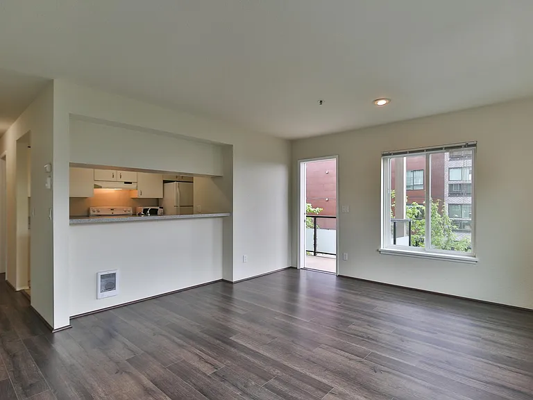Charbonneau Apartments — Photo 36