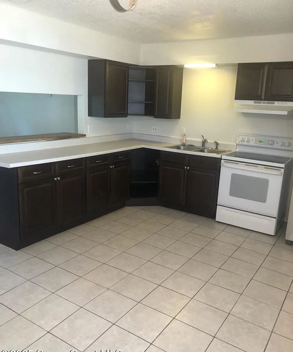 2 bed, 2.0 bath, 2856 sqft, $1,500 — Photo 2