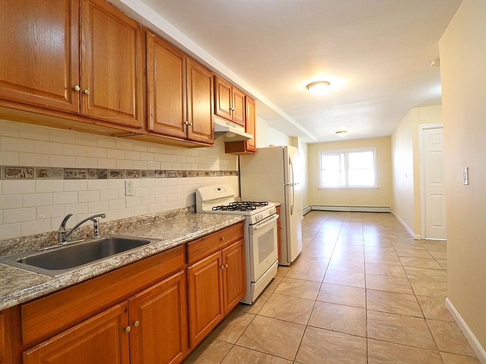 2nd image of 2752 Pearsall Ave Unit 1