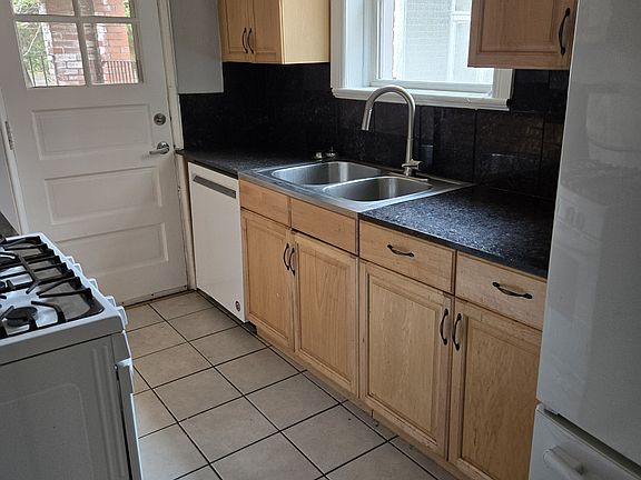 2nd image of 749 Westwood Dr