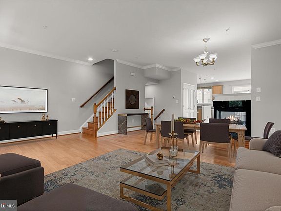 3rd image of 563 Pelican Ave