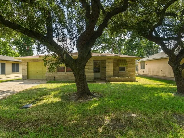 2029 N Galveston Avenue, Pearland, TX 77581