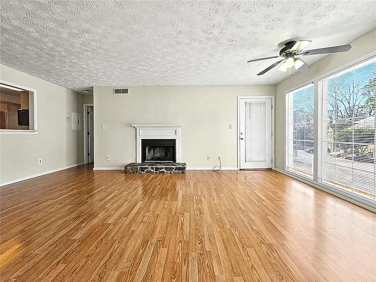 1702 Country Park Dr SE — Photo 5