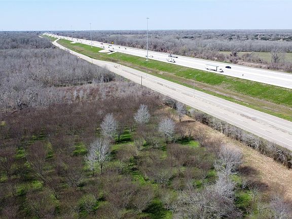 3rd image of 550 Peach Ridge Rd