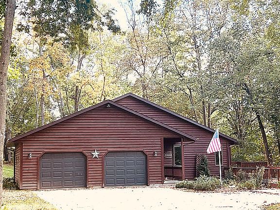 2nd image of 2362 Woodridge Rd