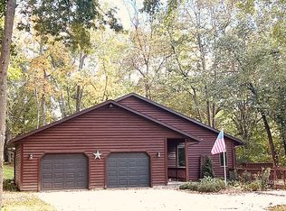2362 Woodridge Rd, Decorah, IA 52101