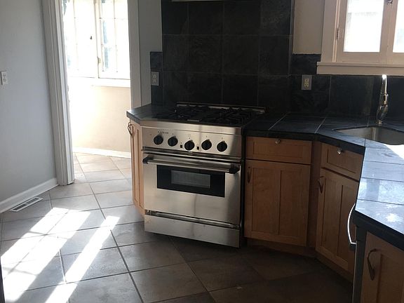 5th image of 4950 Perry St