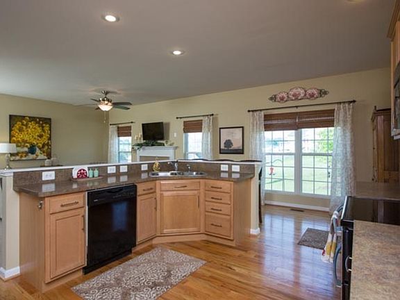2nd image of 4070 Sabrina Ct