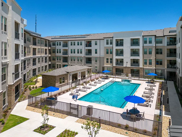 Mariposa Communications Parkway 55+ Apartment Homes — Photo 27