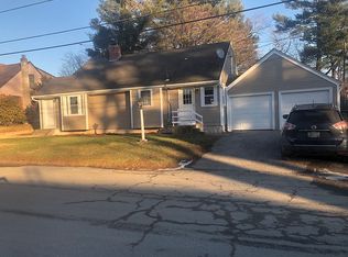 12 Hawkins St, Smithfield, RI 02828