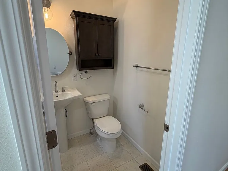 716 W Division St — Photo 21