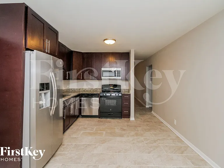 823 Oriole Dr — Photo 5