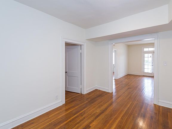 4th image of 801 N Boulevard