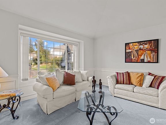 3rd image of 2414 Kennewick Place NE