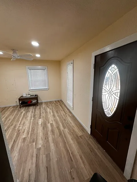 2 bed, 1.5 bath, 1200 sqft, $1,600 — Photo 3