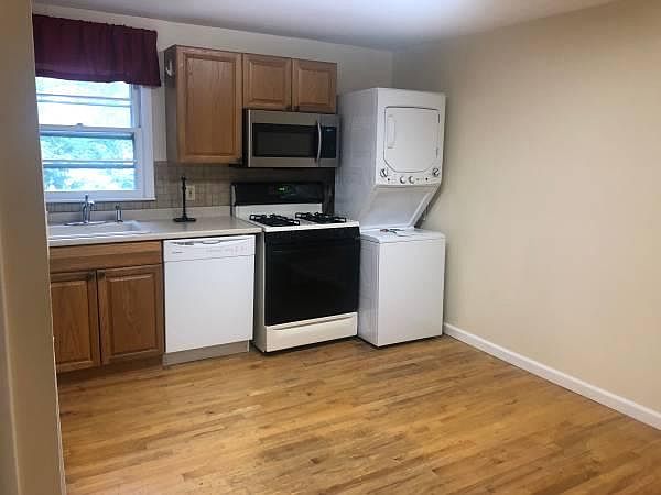 1st image of 97 Searingtown Ave #3E