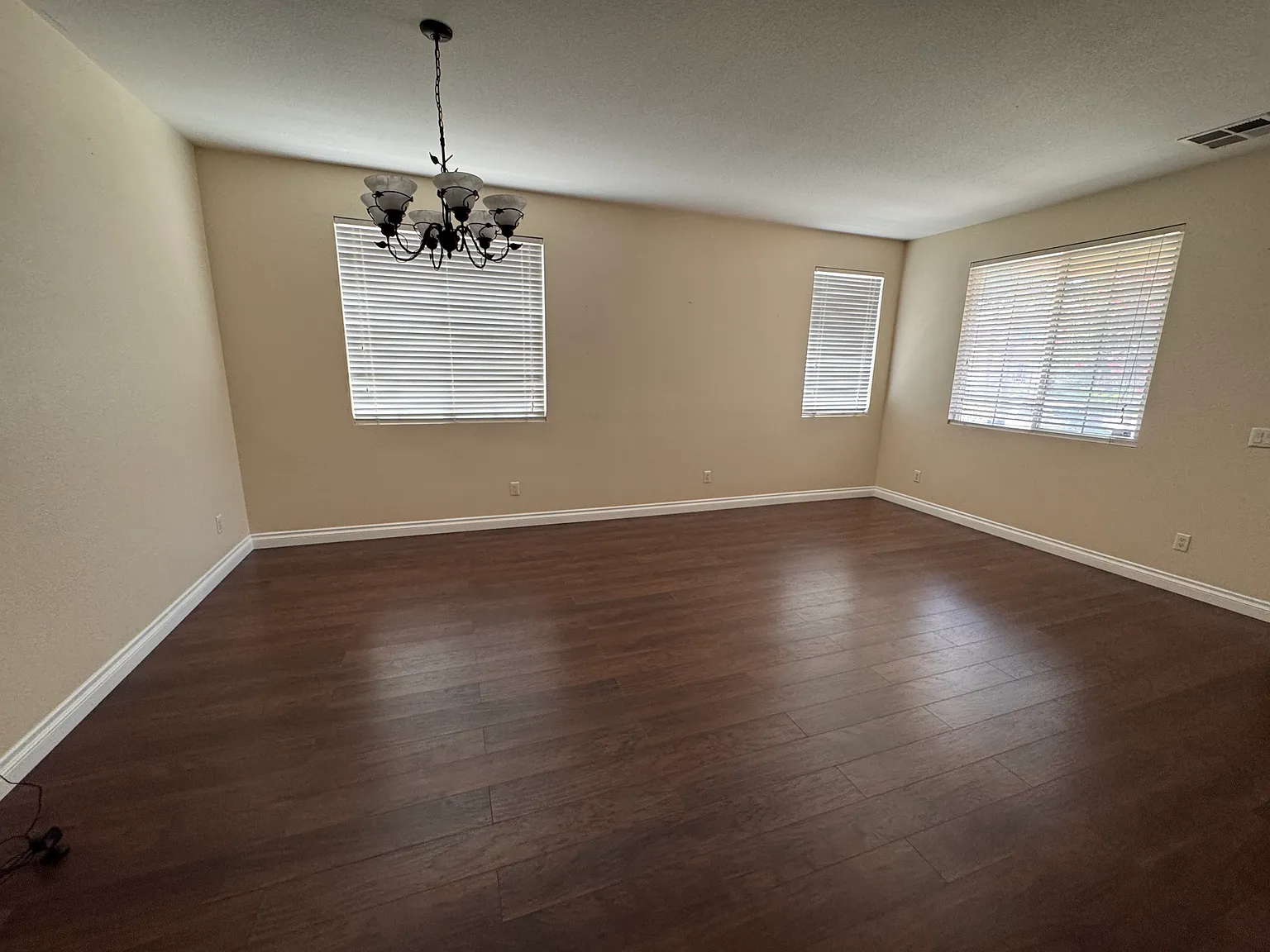 4 bed, 3436 sqft, $3,850 — Photo 4