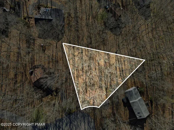 1652 Sec #7, Bushkill, PA 18324