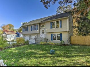100 Lakeshore Dr, Hewitt, NJ 07421