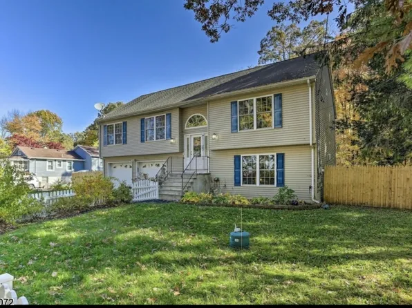 100 Lake Shore Dr, West Milford Twp., NJ 07421