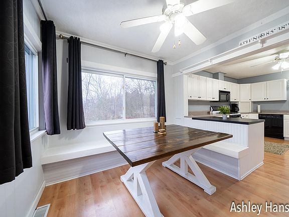 3rd image of 12938 Pine Island Dr NE