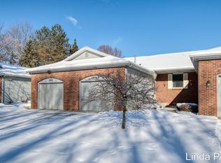 145 Laurelwood Ct SW, Grand Rapids, MI 49548