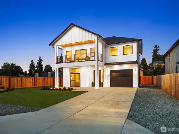 2903 Crystal Springs Road W, University Place, WA 98466