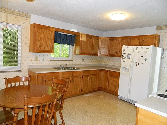4th image of 43 Northwood Dr