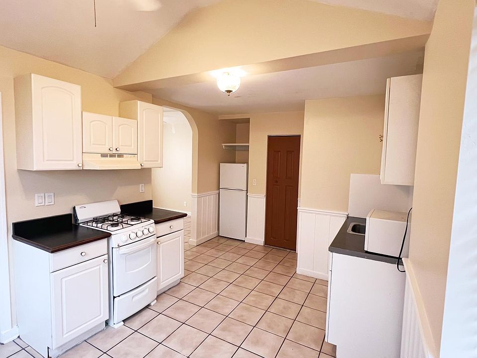 1st image of 2027 Jefferson St #B