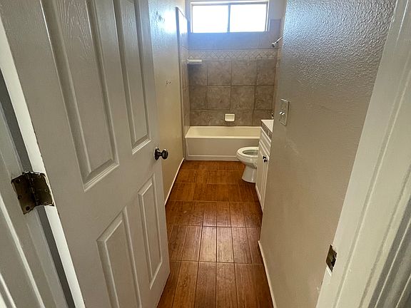 4th image of 10358 Hawthorne Ave