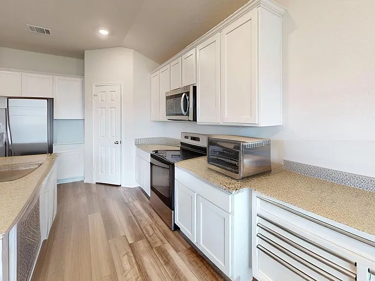 10016 Avendesora Rd — Photo 5