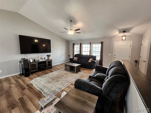 4th image of 210 Creekwood Blvd