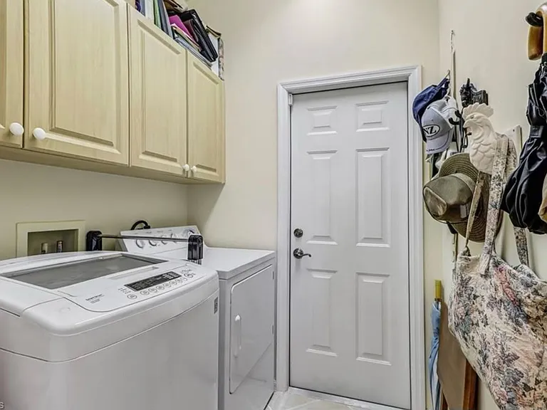 1041 Jardin Dr — Photo 16