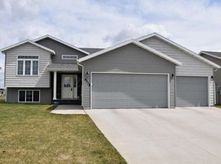 4558 16th St S, Moorhead, MN 56560
