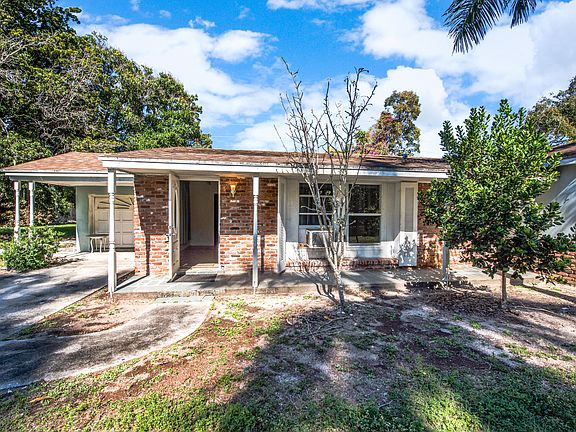 3rd image of 4565 Woodmere Ln