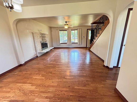 4th image of 303 Avenue G