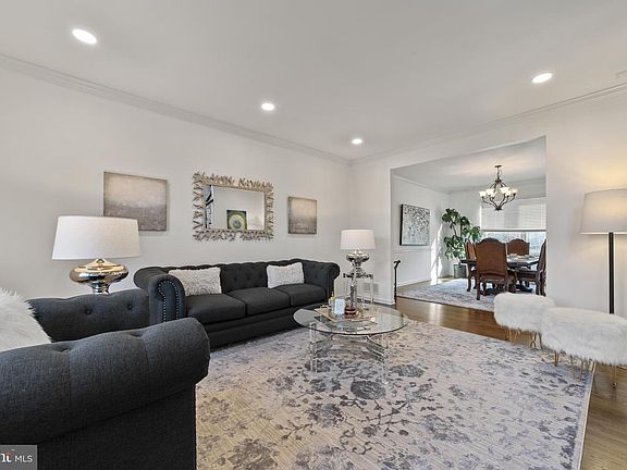 2nd image of 2 Garden Terrace Ct
