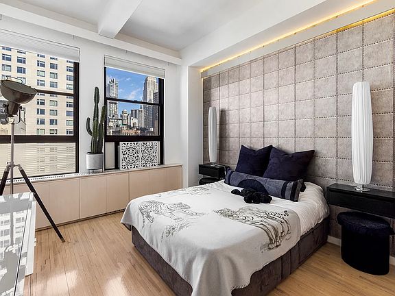 2nd image of 148 W 23rd St Penthouse J