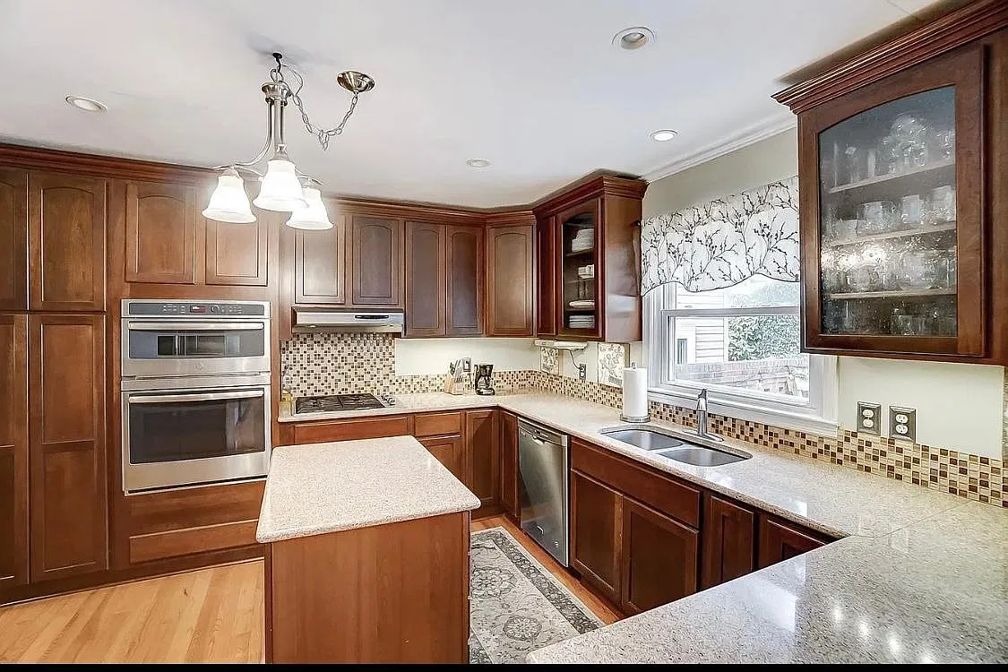 1666 Westbrook Cir — Photo 4