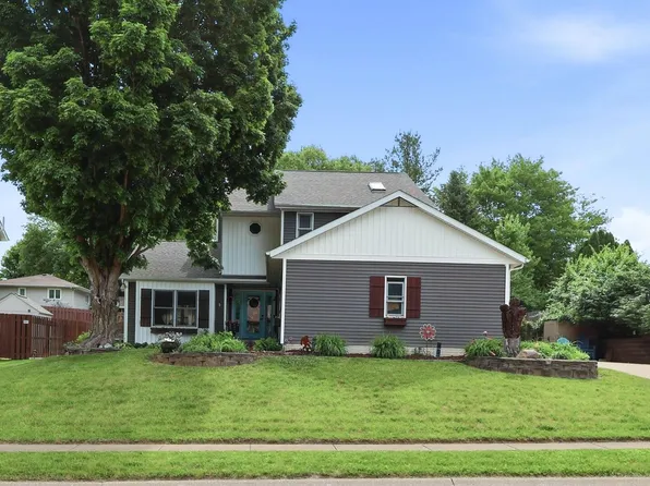 4367 Winston Pl, Bettendorf, IA 52722