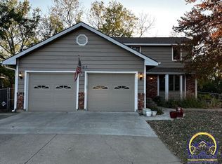 6707 SW 25th St, Topeka, KS 66614