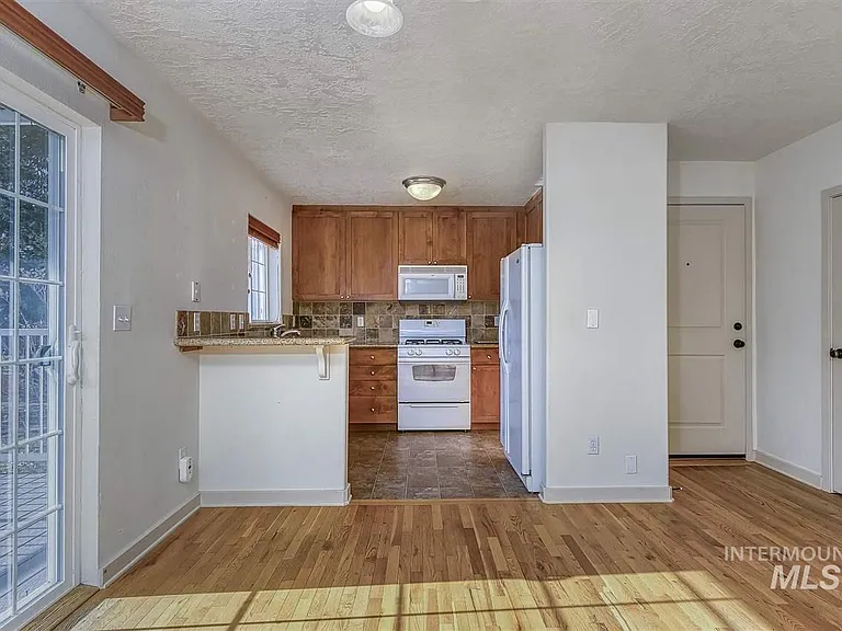 420 W Village Ln — Photo 9