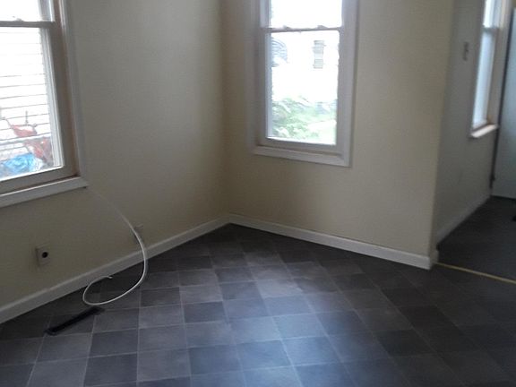 4th image of 8 Feeder Ave