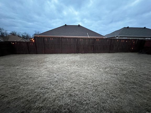 3rd image of 1803 White Oak Cir