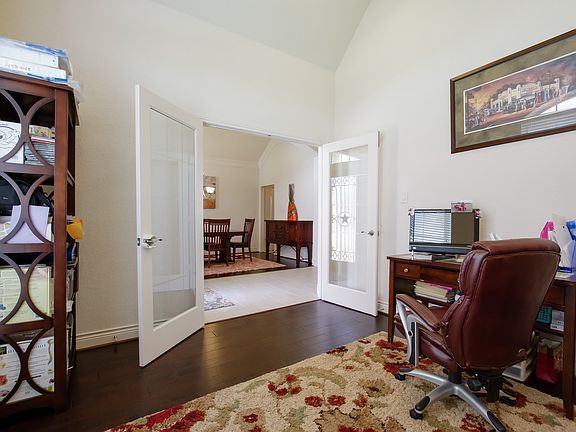 3rd image of 504 Oak Brook Dr