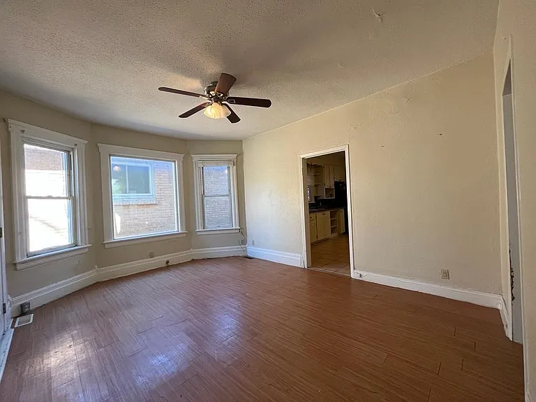 806 Marentette Ave #1 — Photo 1